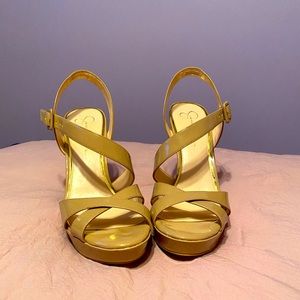 Jessica Simpson nude heels